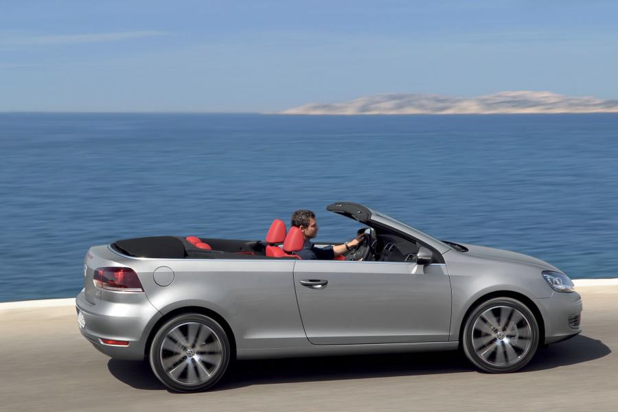  Volkswagen Golf Cabrio 2011 года  (фото 19 из 69)